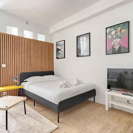 Апартаменты Charming Near Nation Париж